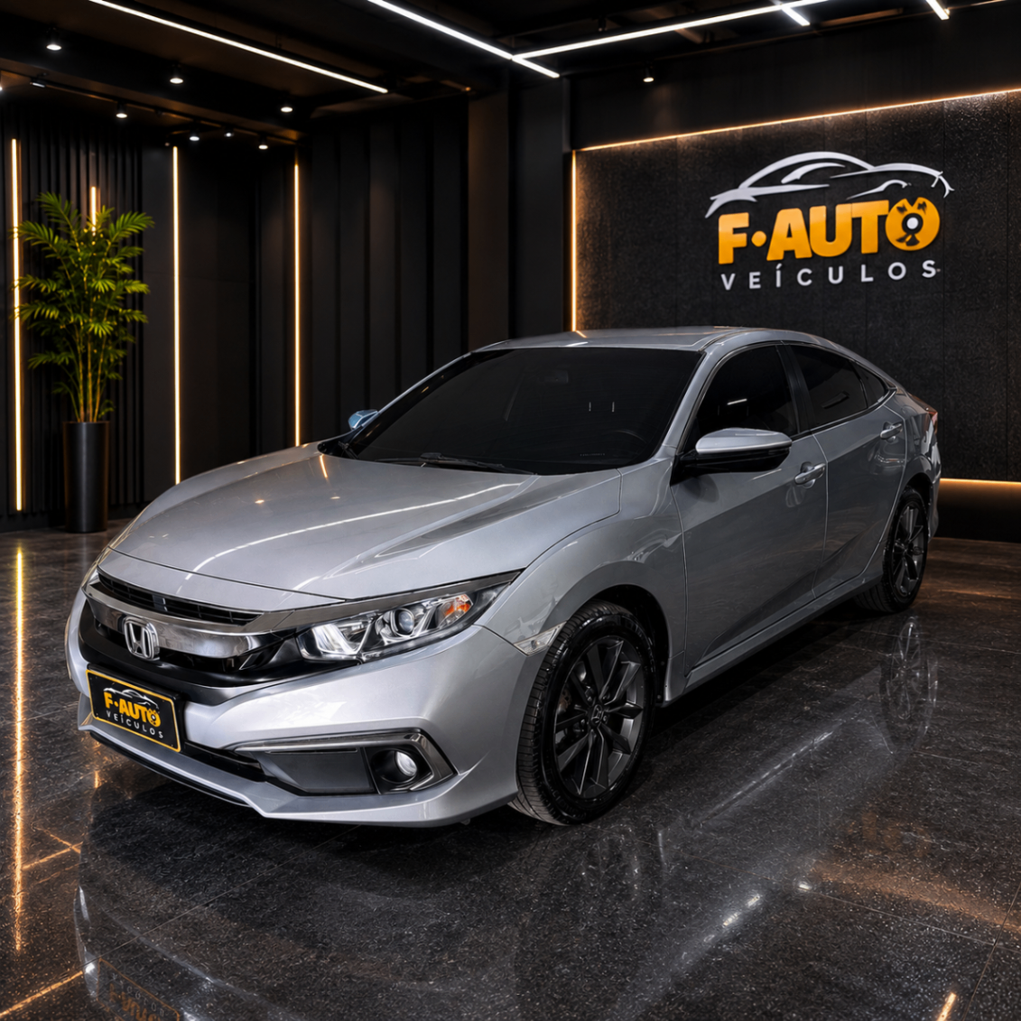 Honda Civic prata em destaque no showroom da F Auto Veículos